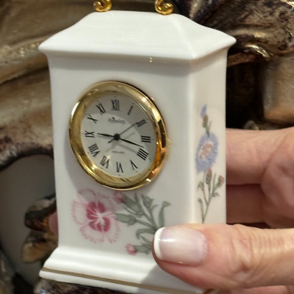 British- Made Aynsley Tudor floral fine bone china small ceramic clock - Picture 9 of 9